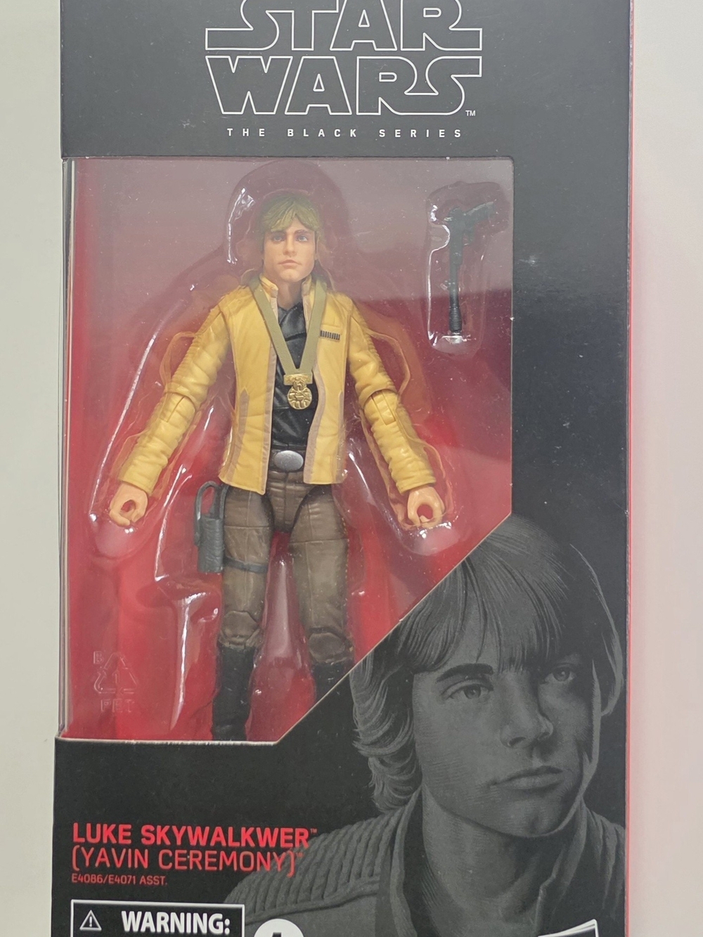 Star Wars 6inch Black Series Luke Skywalker (Yavin Ceremony) - Black, Red